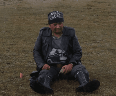 Хар доторх цагаан